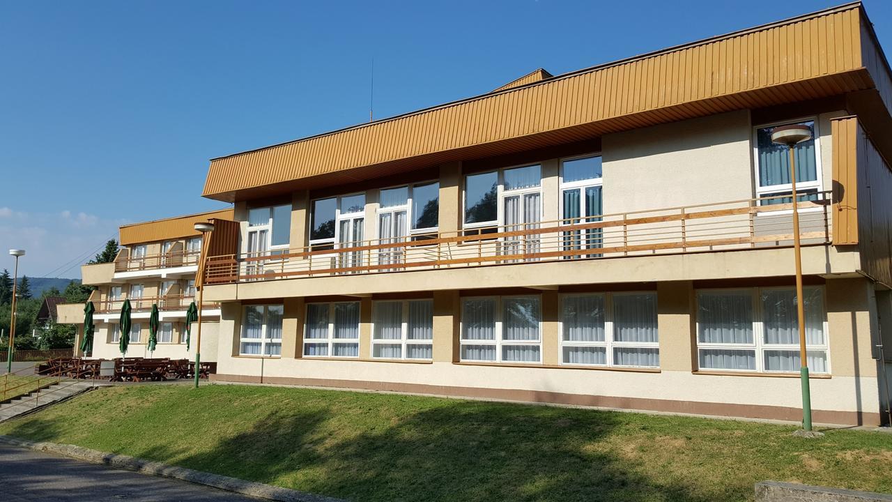 Hotel Baník Nitrianske Rudno Exterior foto